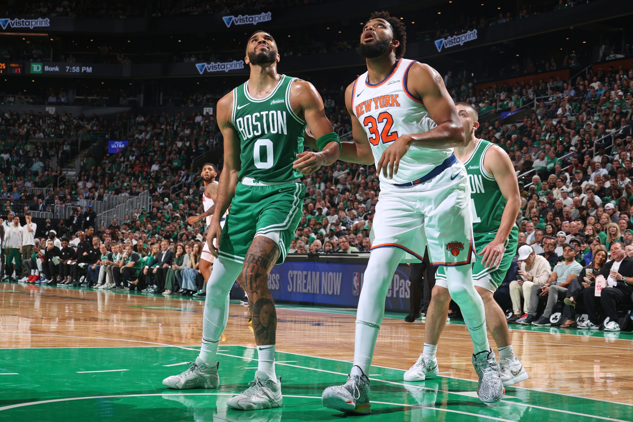 Best NBA Betting Promos: Claim More Than $3,500 in Sign-Up Bonuses for Knicks vs. Celtics, Mavericks vs. Warriors on ABC Image