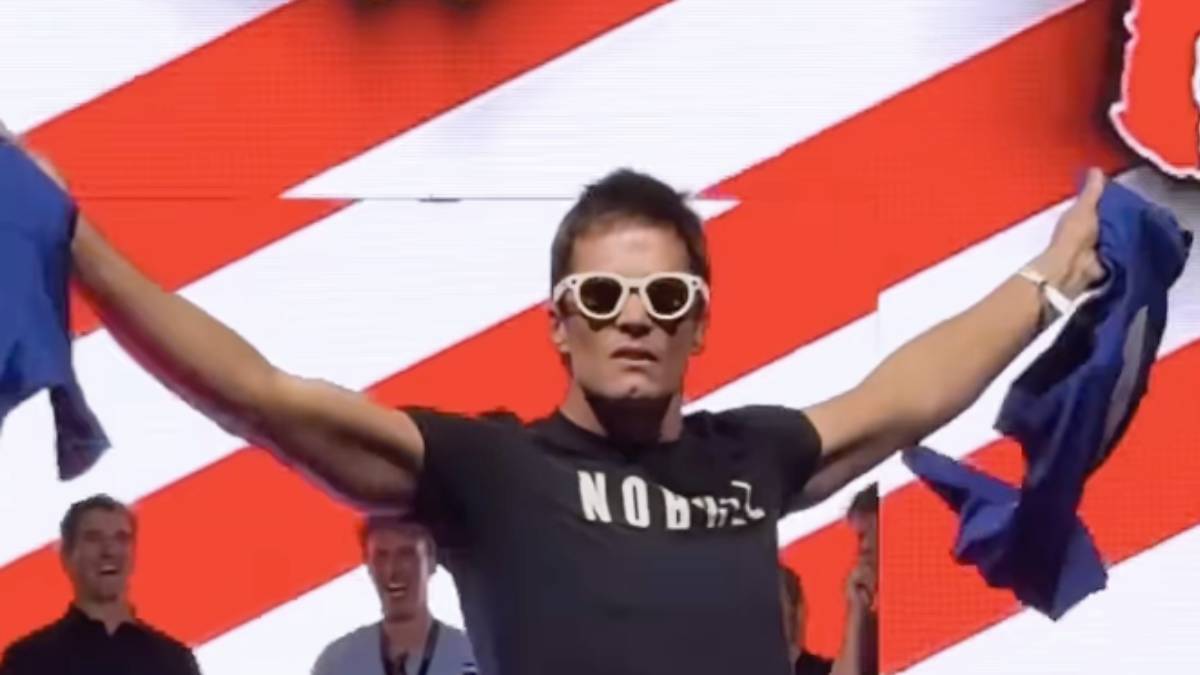former nfl superstar tom brady won the fanatics fest nyc competition that featured athletes and fans competing against each other in different events.