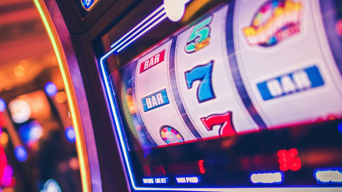 hard rock casino online accidentally awarded people playing a trivia game $5,000 and then let them keep it.