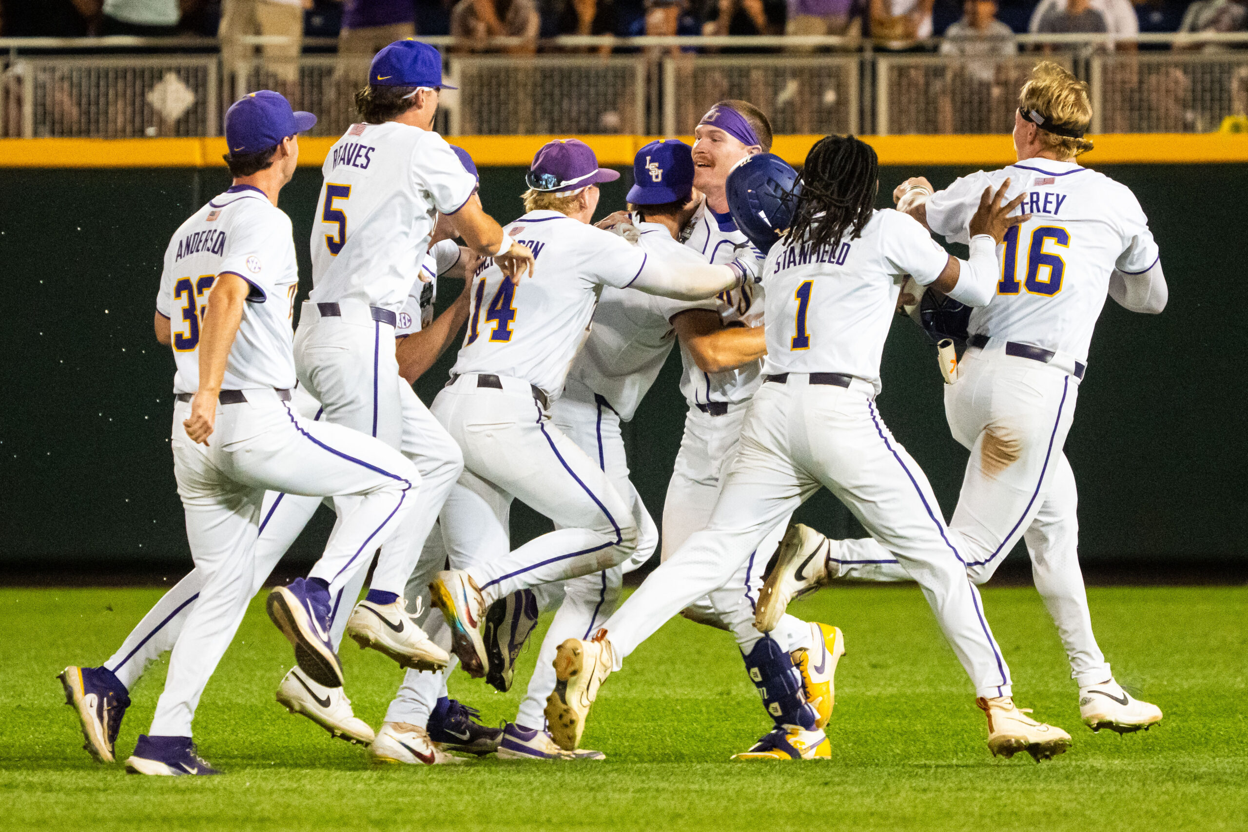 College World Series Betting Promos for Coastal Carolina vs. LSU Yield $3,600 in Bonuses Now Image