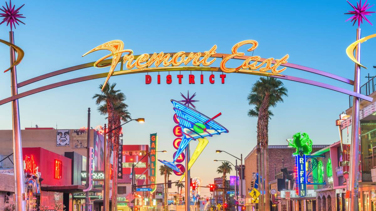 With the steady drop in visitors and gambling income, Las Vegas hotels and casinos are increasingly offering special deals filled with incentives to attract more guests.