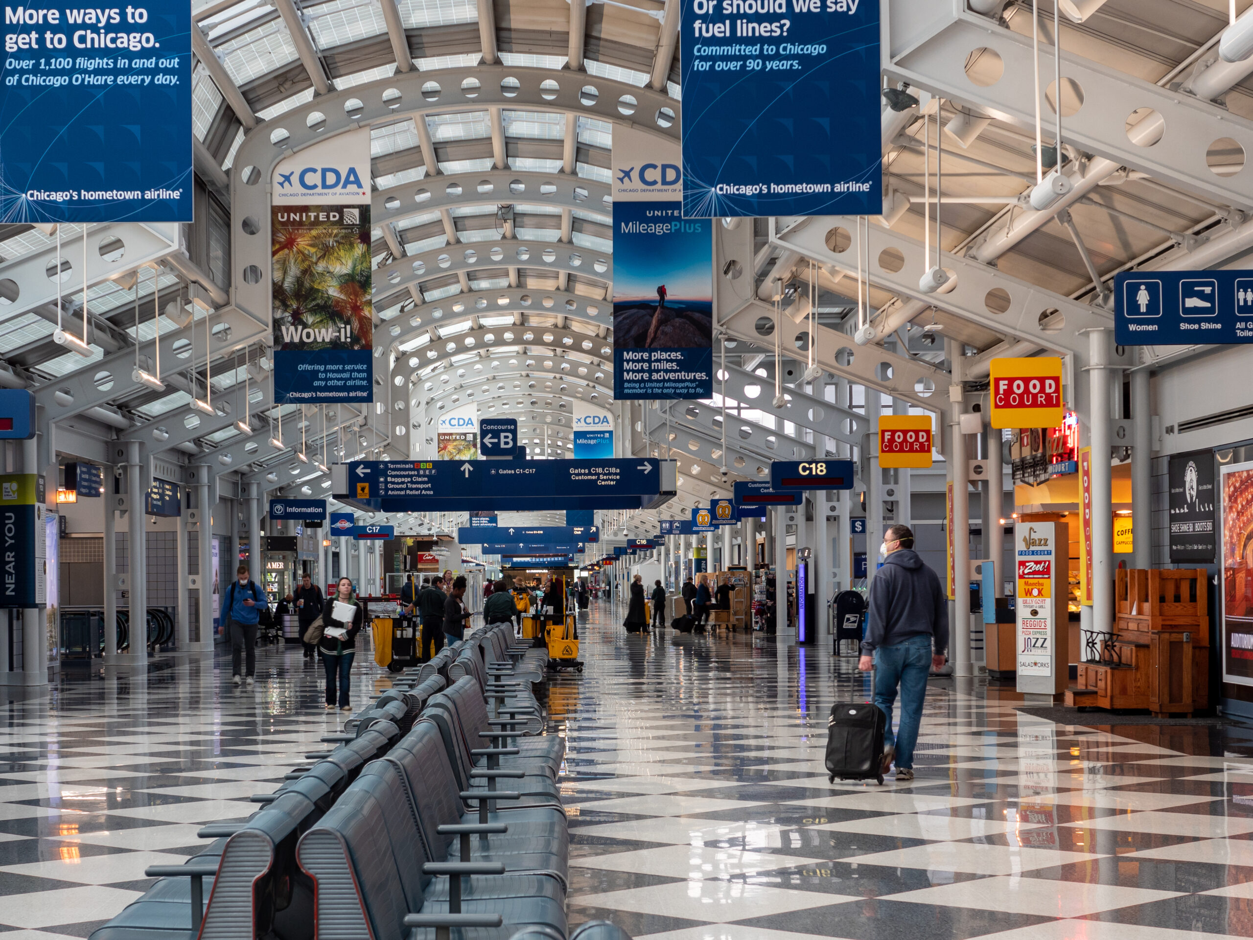 chicago lawmakers are pushing to allow video gambling machines at both airports and at various places around the city.
