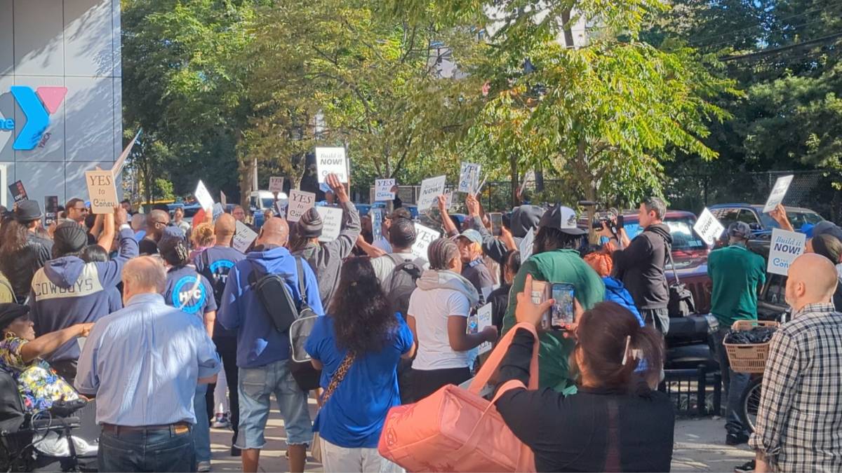 A proposed $3.4 billion casino in Coney Island is getting support, but also a lot of opposition because of traffic concerns.