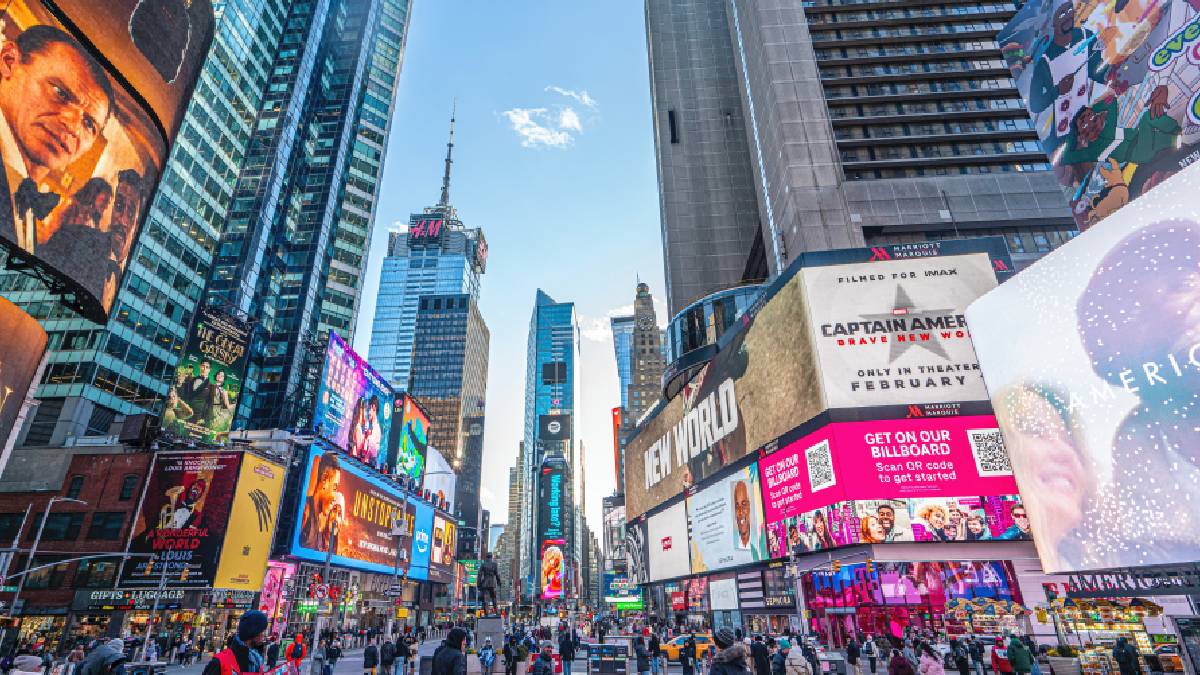 in addition to the welcome to las vegas sign, In Times Square, a new 3D billboard will display well-known Las Vegas scenes that appear to jump out of the screen.