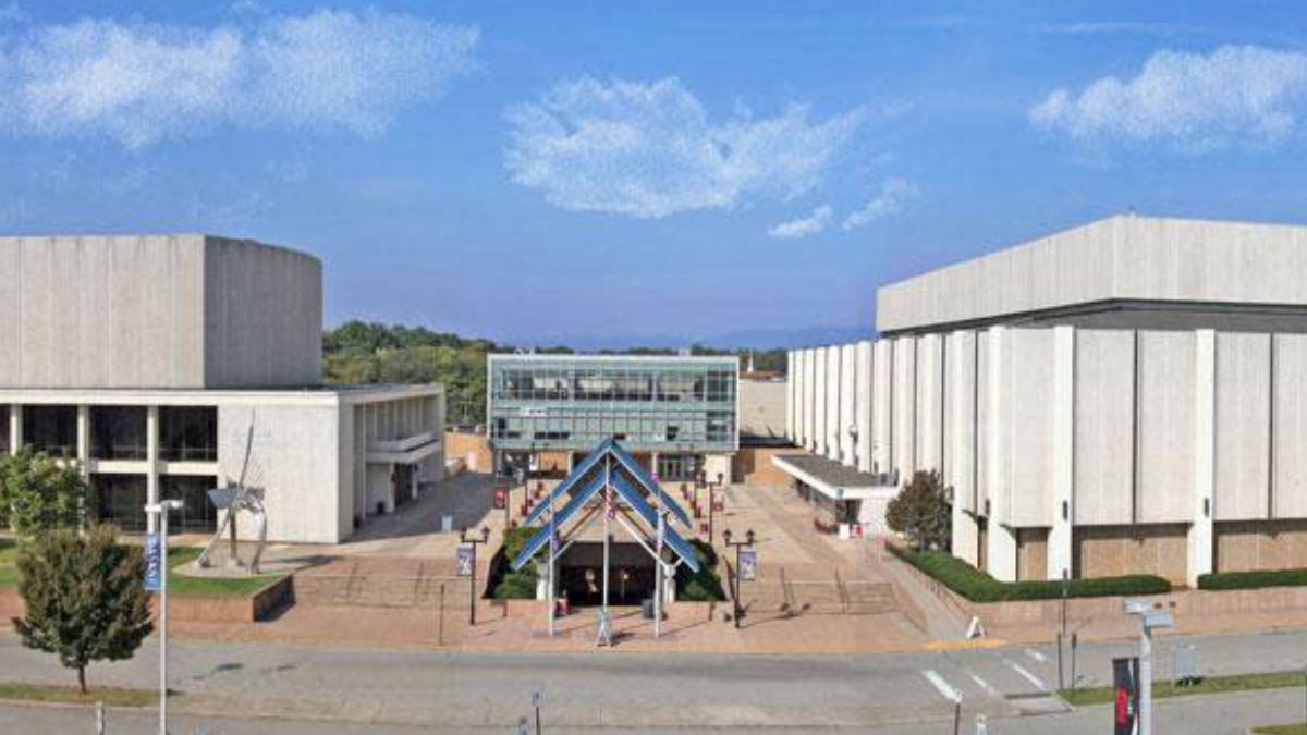 the newest casino in virginia would be built in roanoke around the berglund center which would become part of a newly envisioned entertainment district.