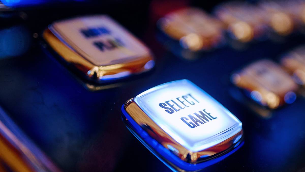 there is a battle over video gambling machines in chicago as the new bally's casino is being built