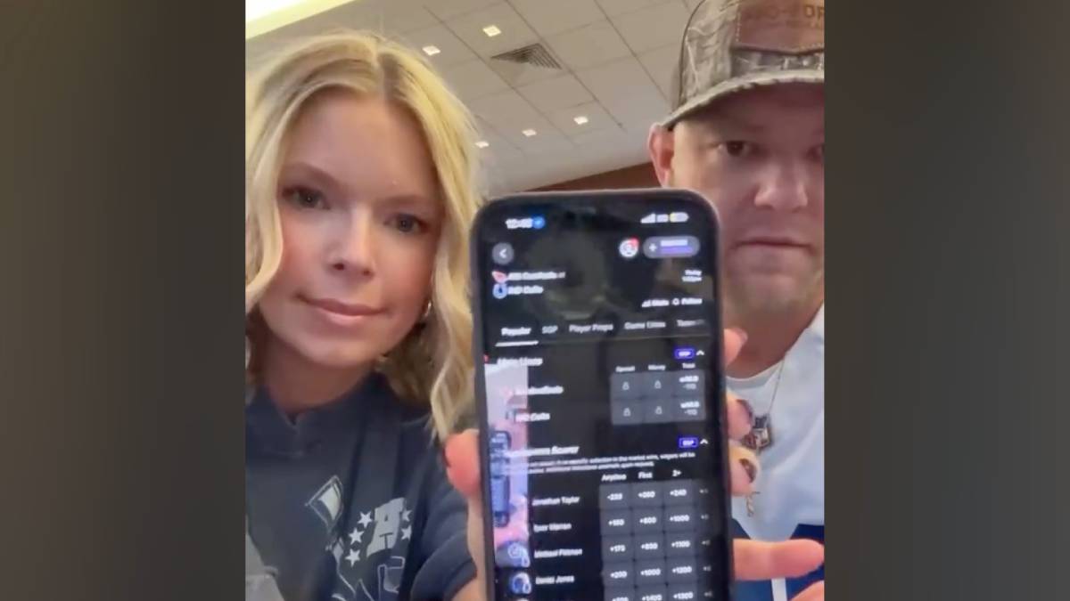 an indianapolis colts social media influencer shares her fanatics sportsbook experience that netted her fancash to spend at the team's merchandise store.