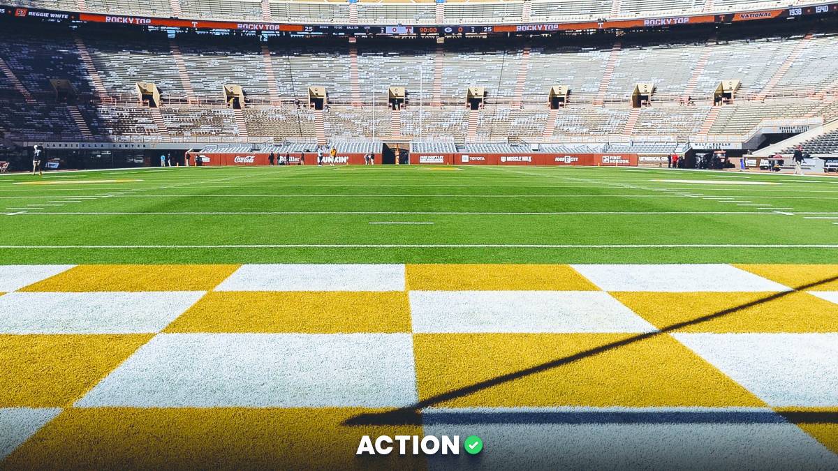 College Football Odds & Picks: Oklahoma vs Tennessee, Cincinnati vs Utah, More