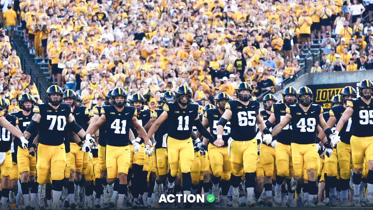 Oregon vs Iowa Prediction, Pick, College Football Odds for Saturday, Nov. 8 article feature image