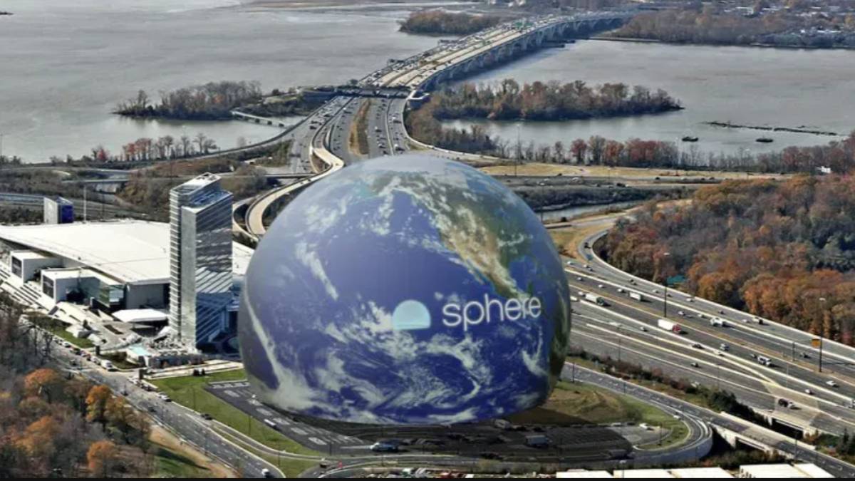 The mini-Sphere is the result of a collaboration between Sphere Entertainment Co., the State of Maryland, Prince George's County, and Peterson Companies. 