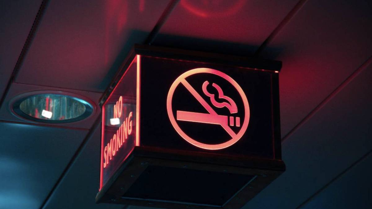 an image of a no smoking sign which could be popping up at casinos in missouri if lawmakers have their way and get two bills passed.