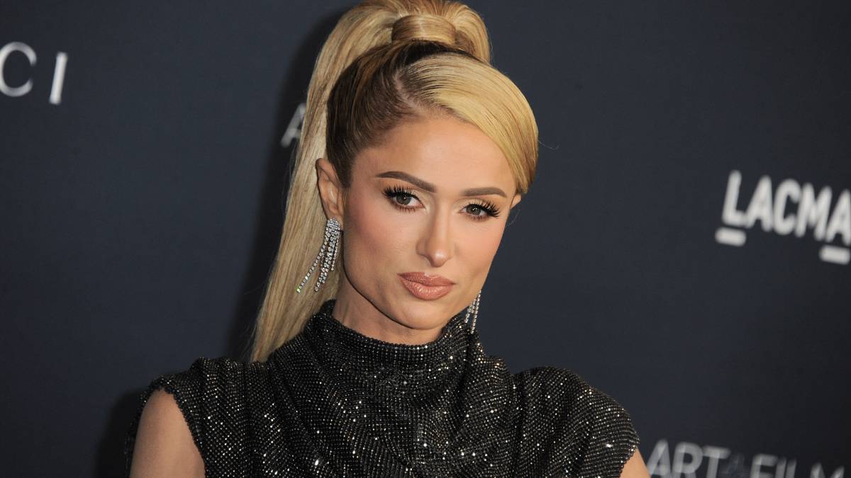 image of paris hilton who is one of many celebrities who promote and act as a brand ambassador for sweepstakes casino games.