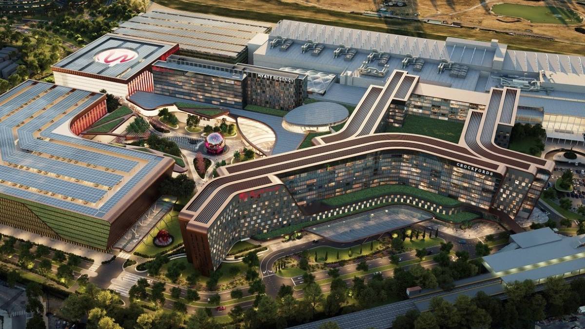 A racino at Aqueduct, operated by Genting, has been granted a full commercial casino license. This allows the addition of live table games and expansion into a full-scale resort casino.