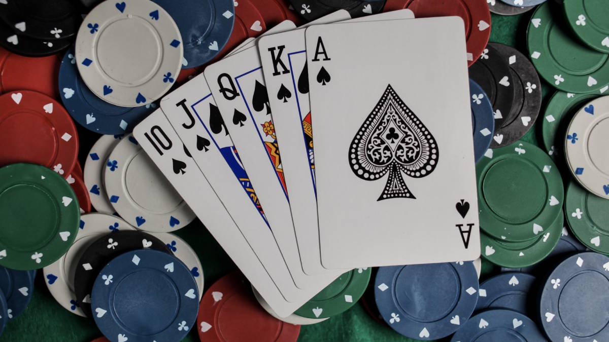 an unidentified player hit 50% of the Ultra progressive jackpot on Jackpot Party after landing a royal flush at Gila River Resort and Casino.