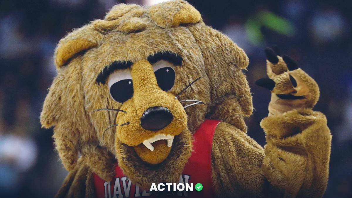 Davidson vs Loyola-Chicago Odds: Tonight’s Line Makes No Sense to Projections