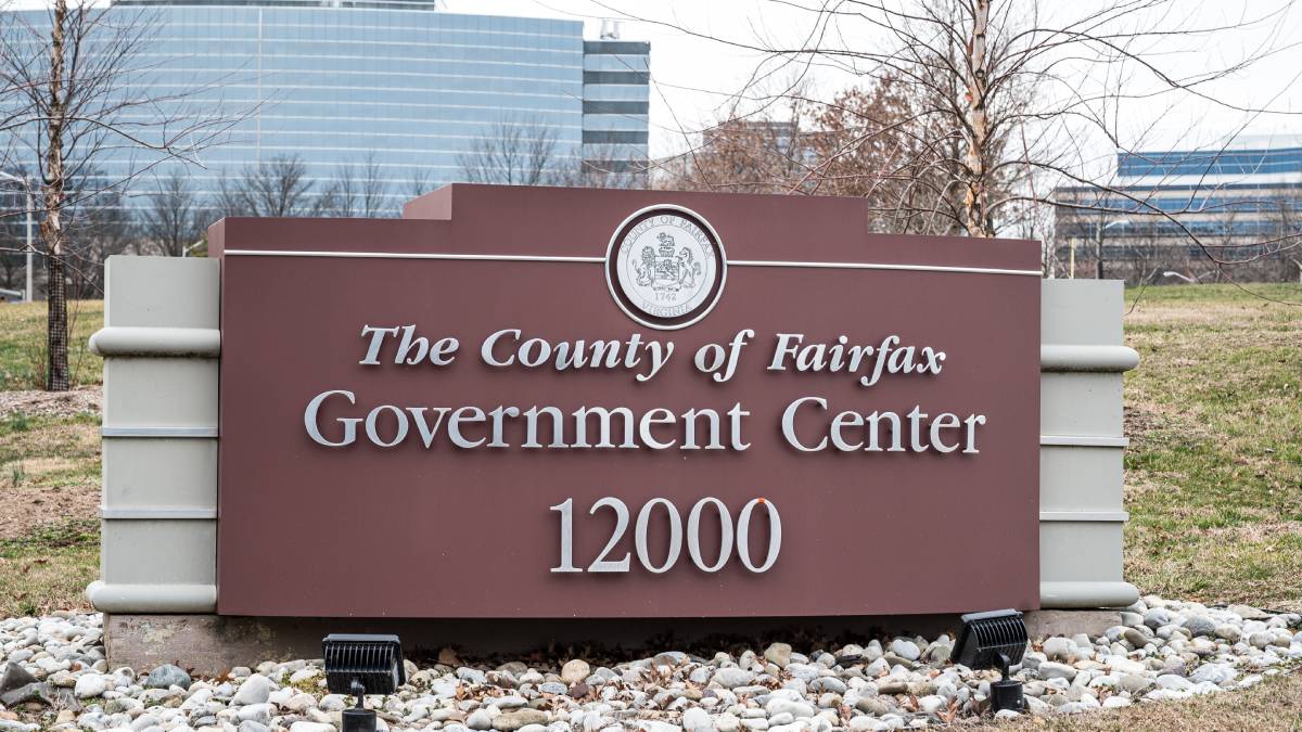 Senate Bill 756, led by Senate Majority Leader Scott Surovell (D-34), passed on March 14 with a 25-13 vote in the State Senate and a 55-41 vote in the House of Delegates. The bill now awaits a decision from Governor Abigail Spanberger. Fairfax County leaders have reiterated their intention to urge the governor to veto the measure.