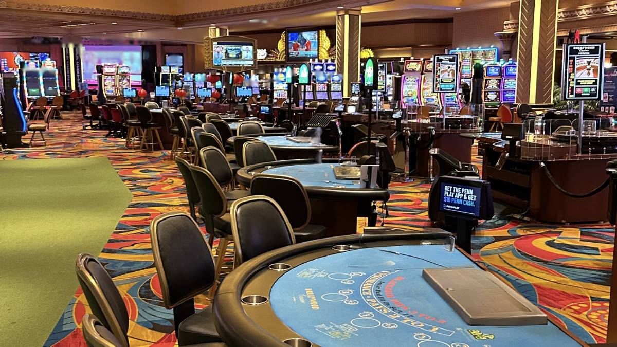 Hollywood Aurora Casino is replacing the existing riverboat casino that's been serving fun-seekers on the Fox River in downtown Aurora since the 1990s.