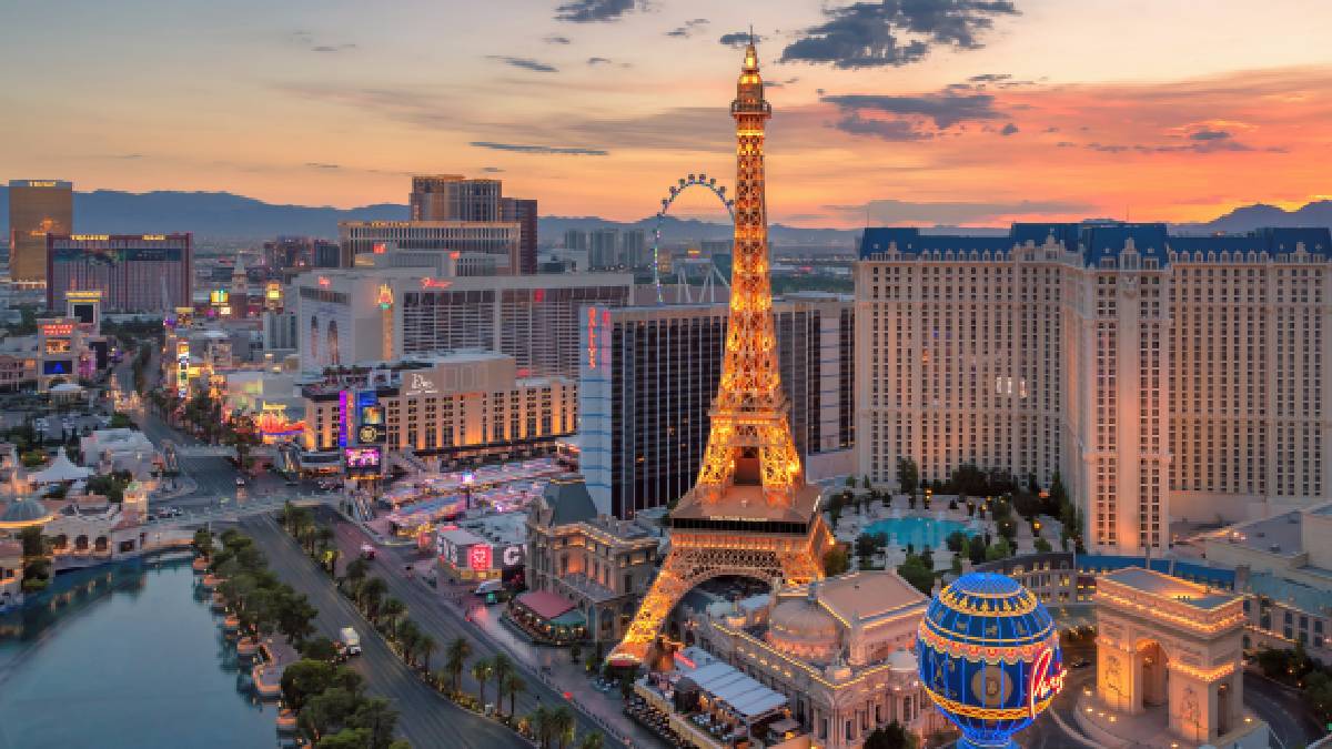 las vegas poker rooms are becoming few and far between as more casinos decide to shut theirs down.