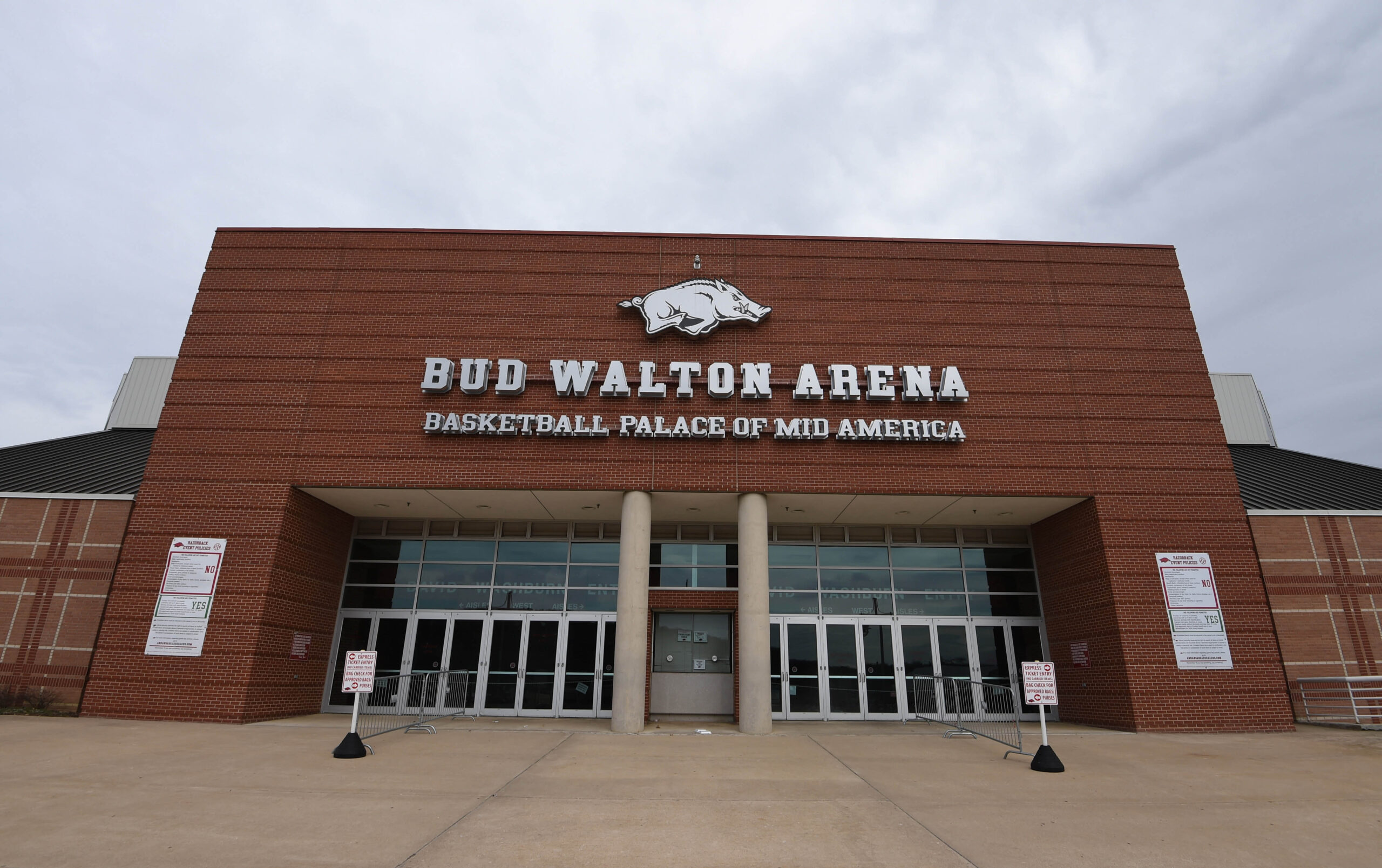 DraftKings Arkansas Promo Code vs FanDuel Arkansas Promo Code – Arkansas vs. Arizona College Basketball Betting Guide article feature image