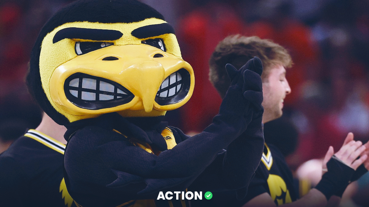 Sharp Saturday College Basketball Picks for Iowa vs Illinois, Arizona vs Purdue