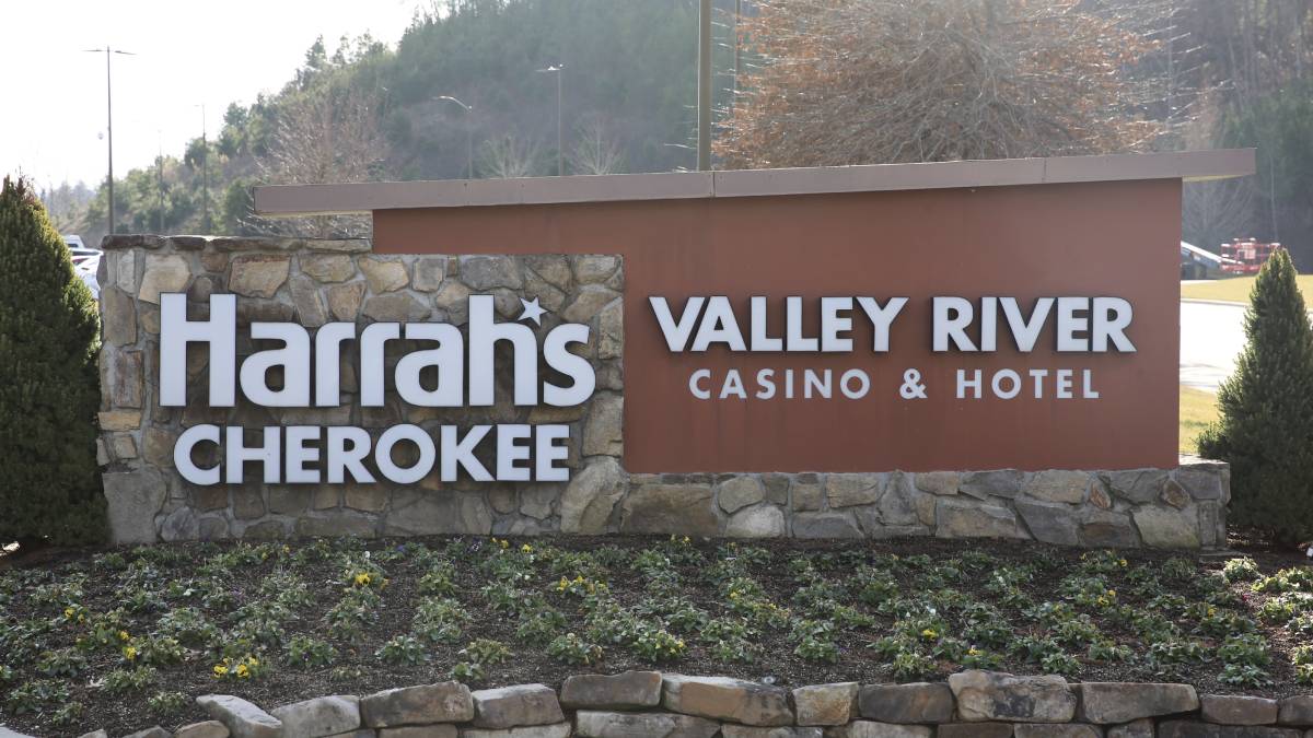 Harrah's Cherokee Casino & Hotel and Harrah's Cherokee Valley River (Eastern Band of Cherokee Indians) — slots, table games, poker, and retail sportsbooks.