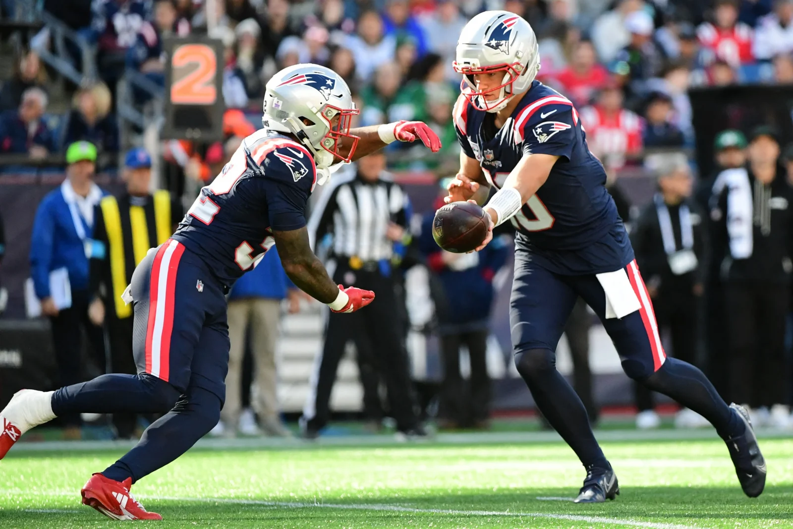 New England Patriots quarterback Drake Maye (10) hands the ball off to running back Treveyon Henderson (32) during the second half against the New York Jets at Gillette Stadium. | Credit: Bob DeChiara-Imagn Images