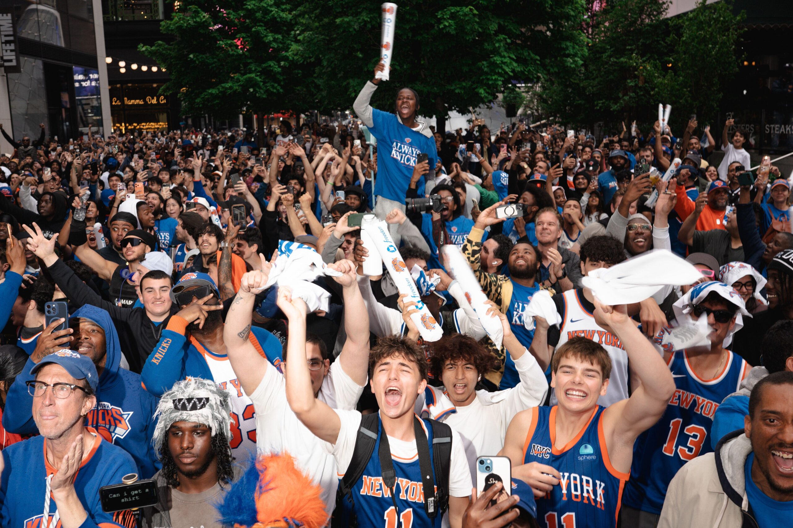 Knicks vs. Spurs: The Staggering Cost of Following an NBA Team to the Finals