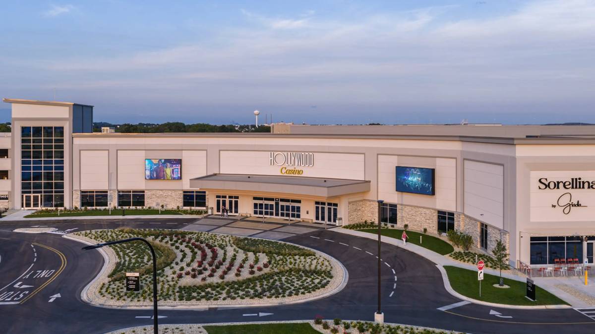 the exterior of the new joliet hollywood casino will have over 1,000 slot machines plus table games, meeting rooms, and restaurants.