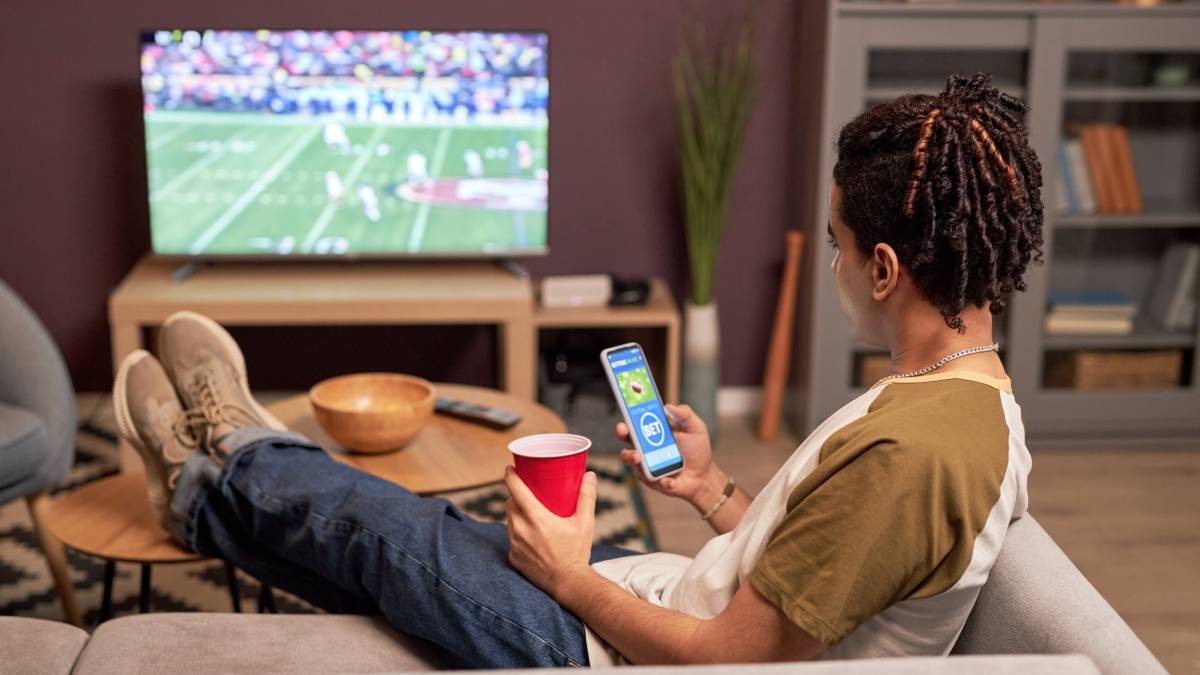 Kentucky’s 2026 gaming law (HB 904) makes several major changes to betting rules in the state. It raises the legal age for sports betting to 21.