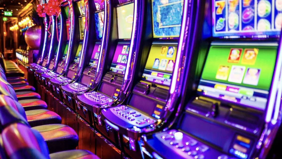 the cosmopolitan las vegas now has a high limit slot machine room that players can try.