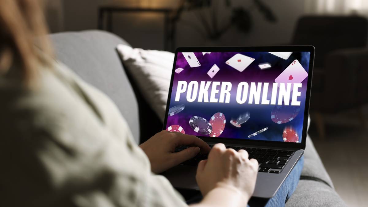Player focused on an online poker game, illustrating the lack of regulated poker in Alberta’s new online casino market.
