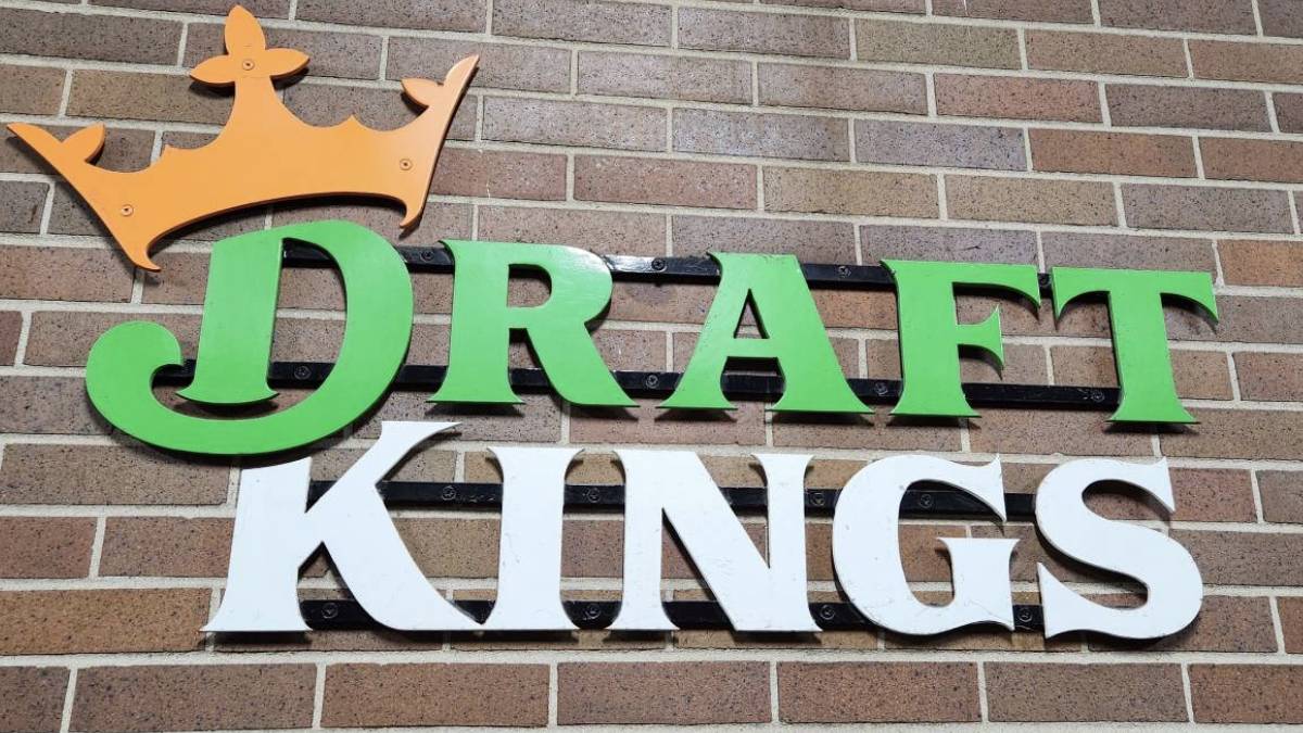 FanDuel and DraftKings helped drive a sharp rise in mobile betting activity in arkansas during the second quarter of the fiscal year