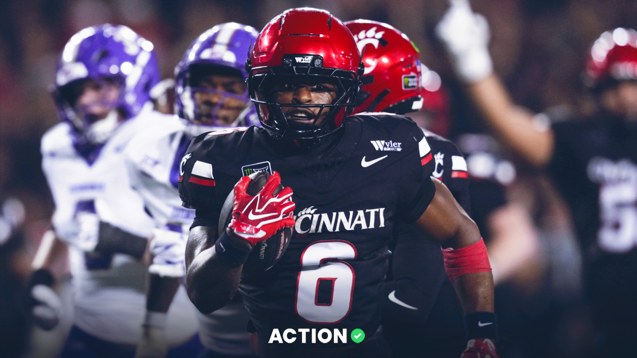 Cincinnati vs. Arizona: Bearcats Battle on the Ground Image