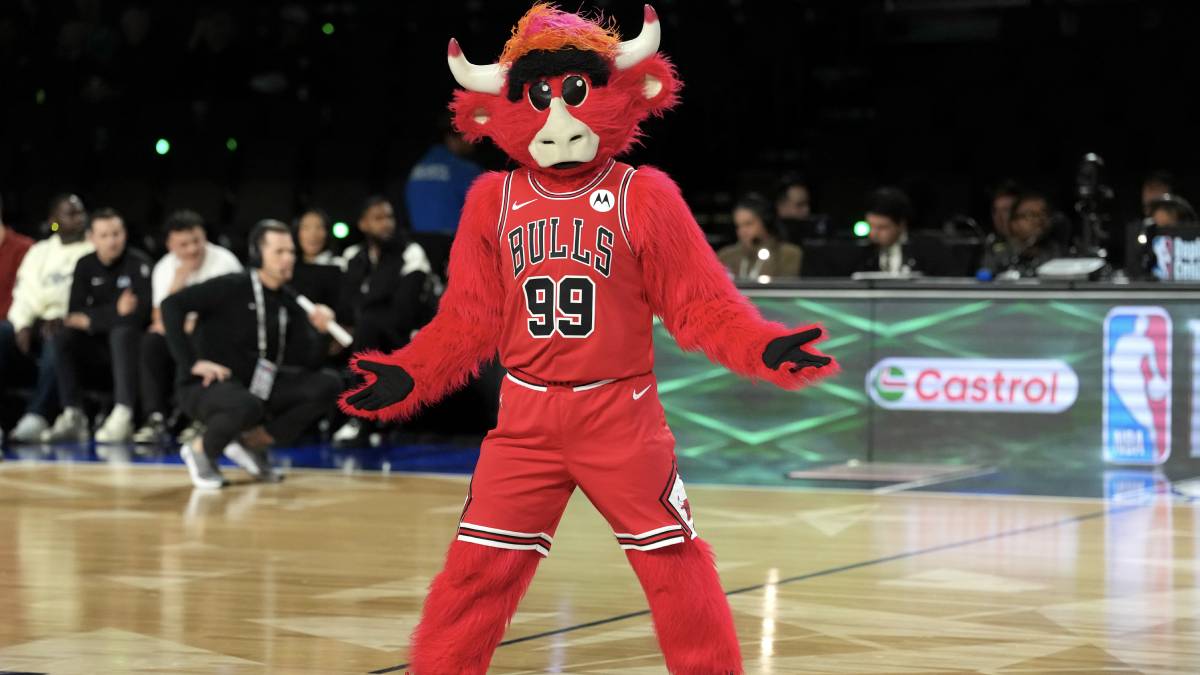 nba mascot benny the bull shown at a chicago bulls game is one of the only mascots to lose instagram followers in 2026.
