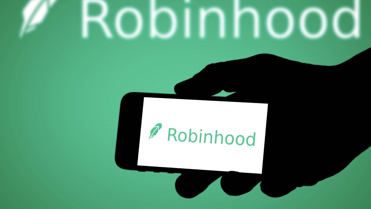 Robinhood joins Coinbase and Kalshi in halting sports event contracts in Michigan as legal challenges continue.