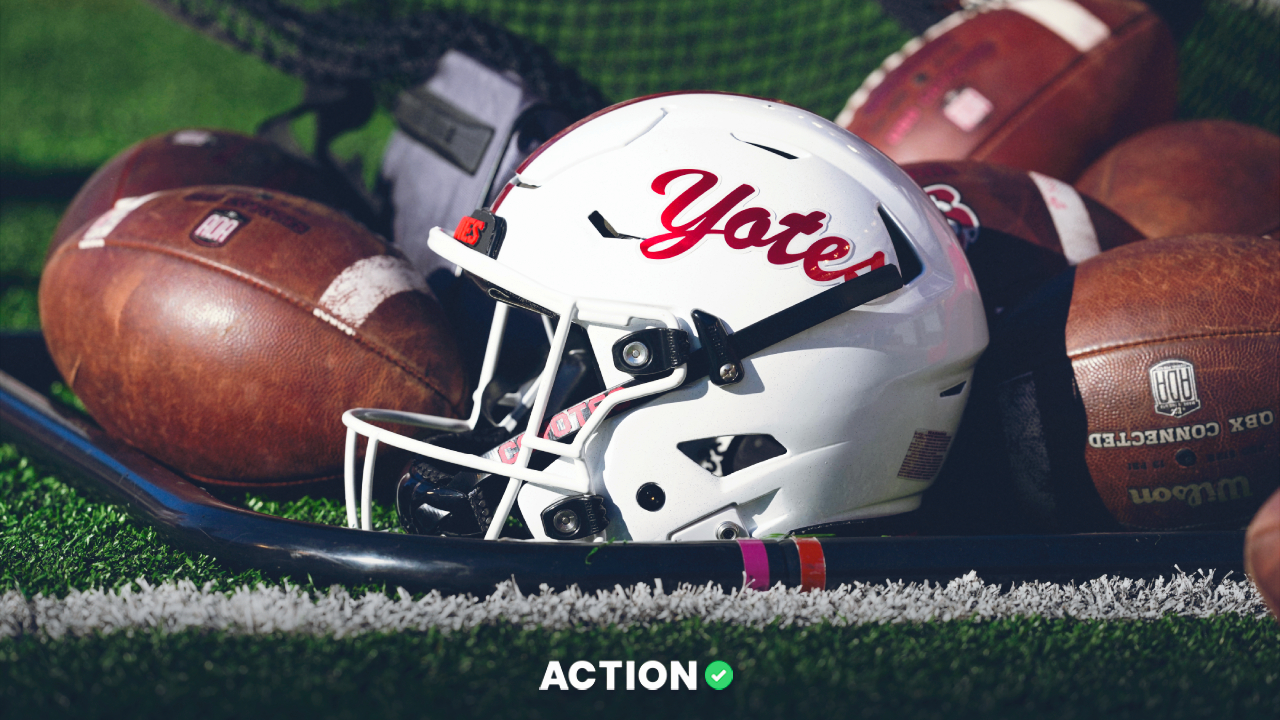 South Dakota vs. South Dakota State: Run With The 'Yotes Image